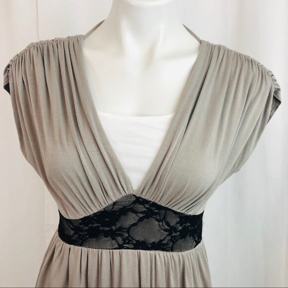 50% OFF V-Neck and V-Back Cap Sleeve Dress with Lace - Picture 2 of 7